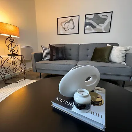 Stunning + Free Parking Appartement *