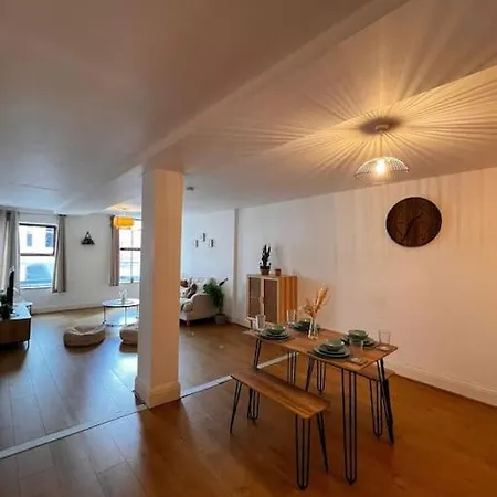 Summer Vibes 1 Bedroom Mcr City.