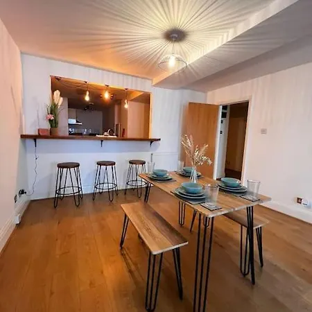 Summer Vibes 1 Bedroom Mcr City. Apartment *