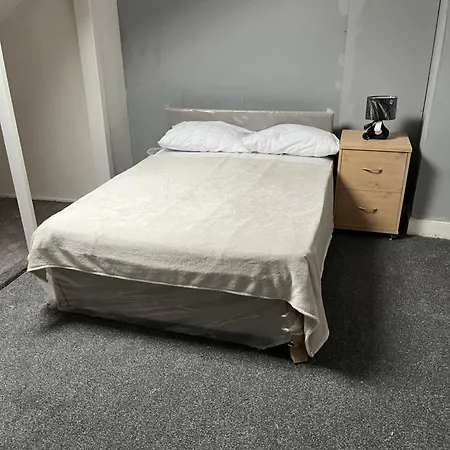 Large 3 Bed Flat Lejlighed *