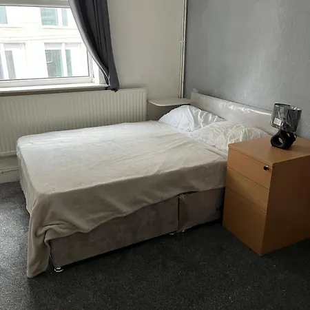 Large 3 Bed Flat Διαμέρισμα