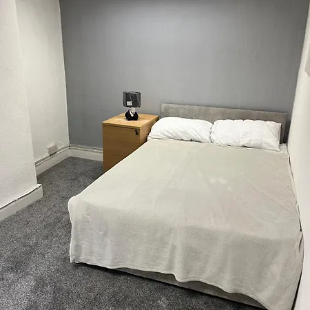 Large 3 Bed Flat Lejlighed *