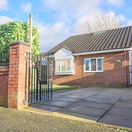 Bespoke Salford Quays - Garden, Wifi And Parking *