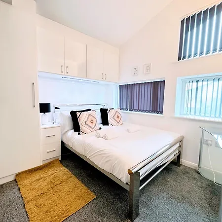 The Commonwealth House By Bevolve Holiday home *