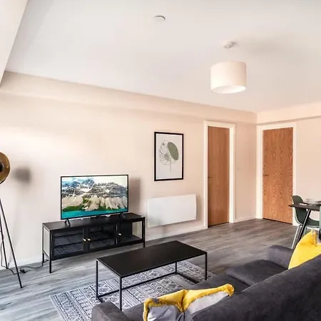 Modern & Stylish 2 Bed In *