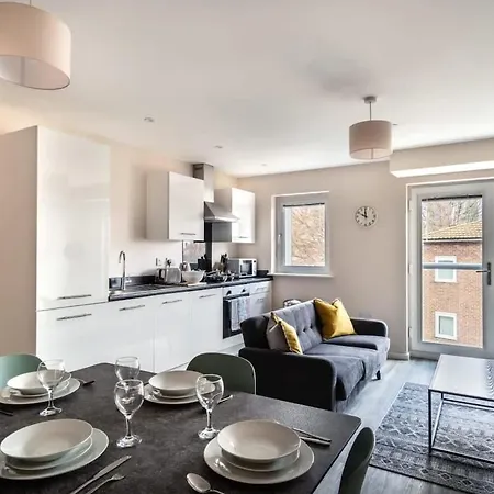 Modern & Stylish 2 Bed In *