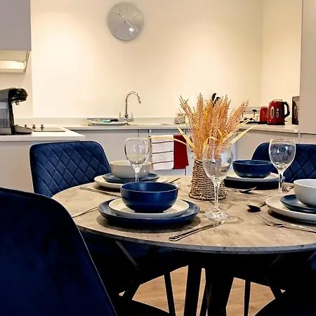 Balcony, Waterfront, En-suite, Roof Terrace, Yogo Exercise Studio, City Views Salford * Manchester