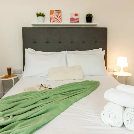 Beautiful 1br Penthouse In Old Trafford Apartmán