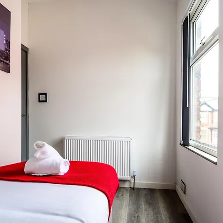 Serviced Northernnightzzz - The Park * Manchester