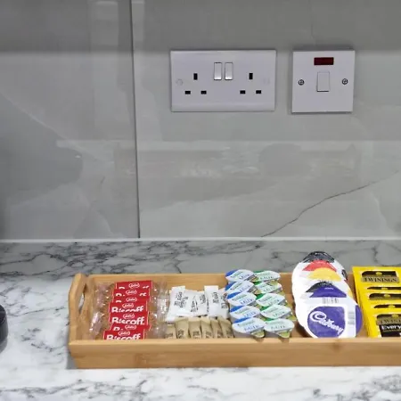 Σπίτι διακοπών Etihcity - 3 Bedroom Semi - Free Parking Near Etihad Stadium, Tourist Attractions, Centre, Transport And Motorway Links Next To Mcdonald's - Sky N Netflix