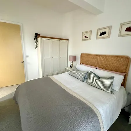 Ao & Etihad Stadium 6 Guest Stay- 3 Bedroom Central House With Parking & Wi Fi *