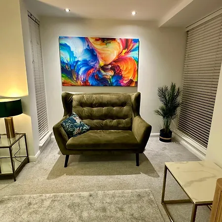 Holiday home Ao & Etihad Stadium 6 Guest Stay- 3 Bedroom Central House With Parking & Wi Fi Manchester