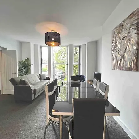 Free Parking - Cosy 2-br Flat Near Salford Royal * Manchester