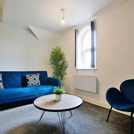 Free Parking - Modern 2-br Flat Close To Salford Royal Apartment *