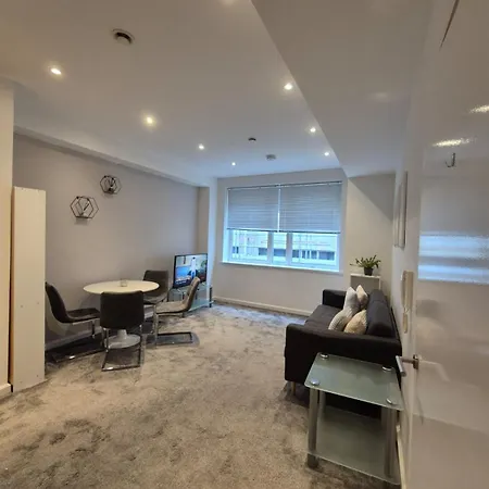 Modern 1- Bed In City Centre *