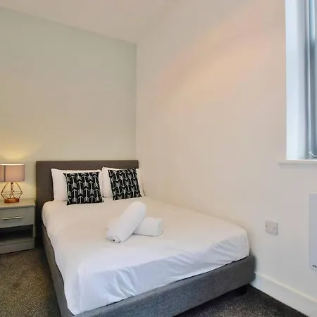 アパート Free Parking - Charming 2-br Flat Near Salford Royal マンチェスター