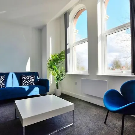 Free Parking - Beautiful 2-br Flat In