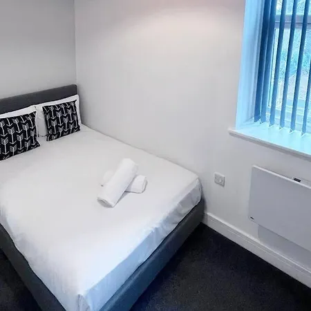 Apartment Free Parking - Stunning 2-br Near Salford Royal Manchester