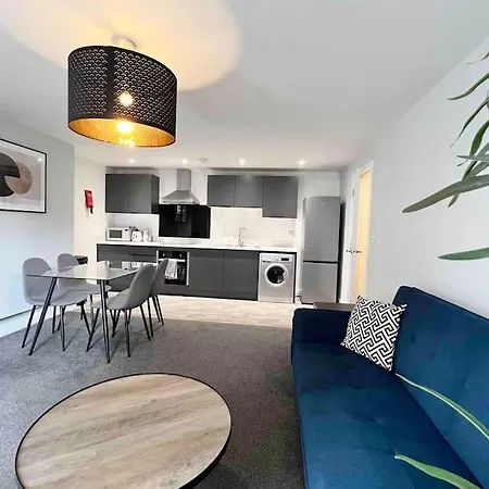 Free Parking - Lovely 2-br Flat Near Salford Royal * 맨체스터
