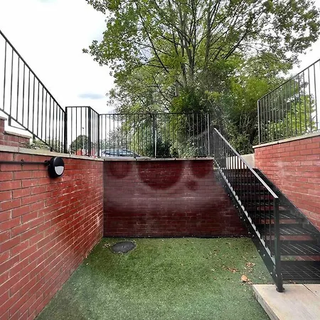 Free Parking - Lovely 2-br Flat Near Salford Royal