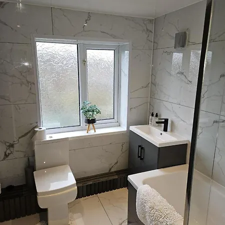 Manchester 2-Bed House Sleeps 4 20 Min To Centre * Manchester