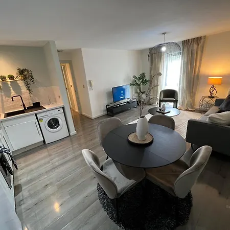 Stunning + Free Parking Appartement