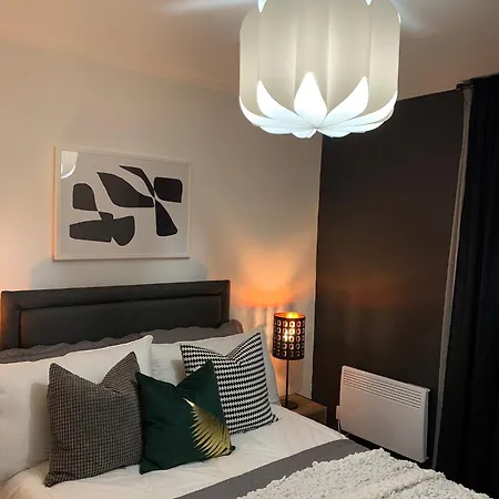 Apartment + Free Parking *