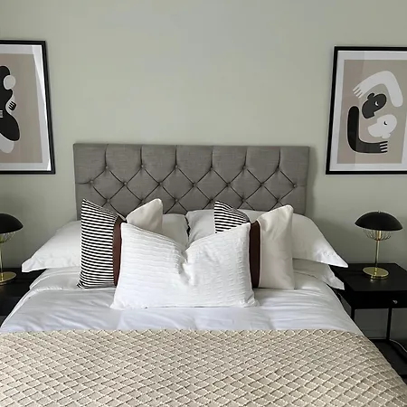 Stunning + Free Parking *