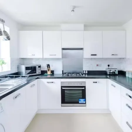 4 Bed House By Mcr Dens Feriehus Manchester