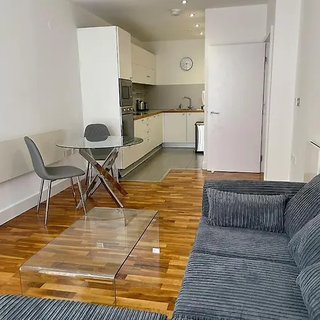 Manchester's Prime - Luxurious 1-bed Flat Апартаменты