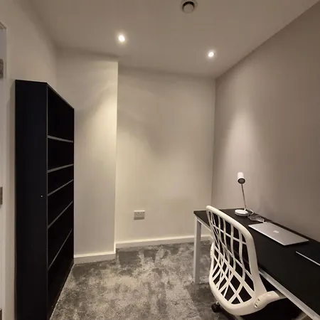 Modern 1- Bed In City Centre