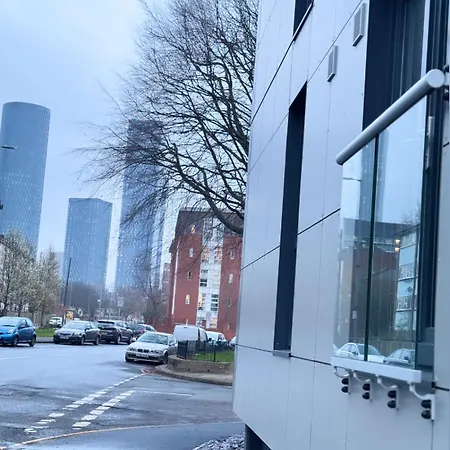 Luxury 2 Bedroom In Centre - Free Parking *