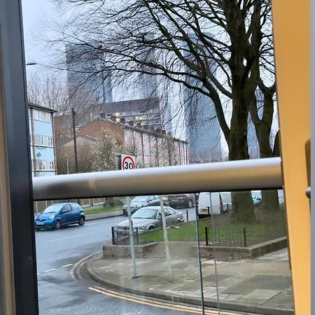 Luxury 2 Bedroom In Centre - Free Parking *