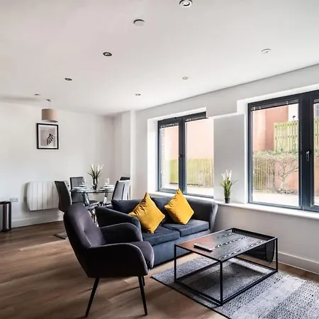 Stayzeni, Alexandra Rise Roomy 1 Bed