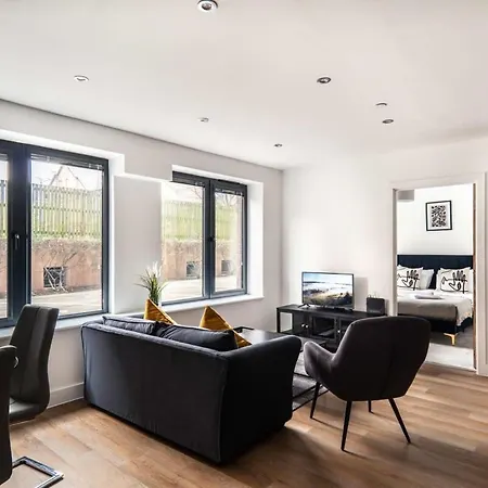 Stayzeni, Alexandra Rise Roomy 1 Bed Mánchester