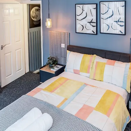 Stylish 2 Bed House 7mins To City Center