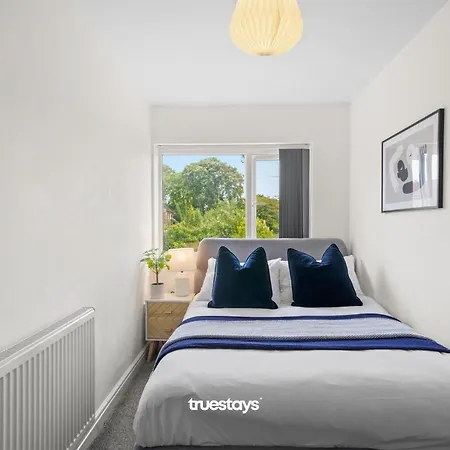 Greaves House By Truestays - 3 Bedroom House In Failsworth,