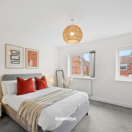 Greaves House By Truestays - 3 Bedroom House In Failsworth, * Manchester