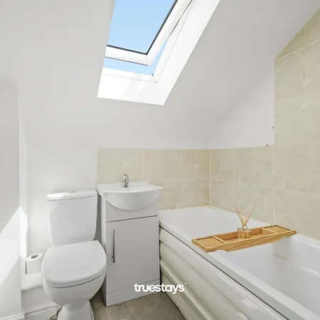 度假居 6 Sarah House By Truestays - 2 Bedroom - Free Wifi & Parking 曼彻斯特