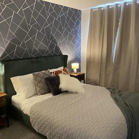 Convenient 3 Bd House Salford 7 Guests Manchester
