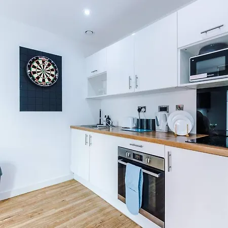Stylish Media Studio, Sleeps 3, Darts Board, Smart Tv, Long Term Disc Apartmán *