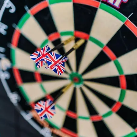 Stylish Media Studio, Sleeps 3, Darts Board, Smart Tv, Long Term Disc * Manchester