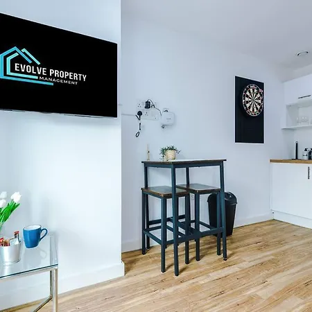 Stylish Media Studio, Sleeps 3, Darts Board, Smart Tv, Long Term Disc Apartmán Manchester