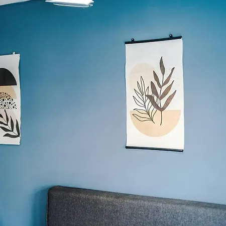 Stylish Media Studio, Sleeps 3, Darts Board, Smart Tv, Long Term Disc