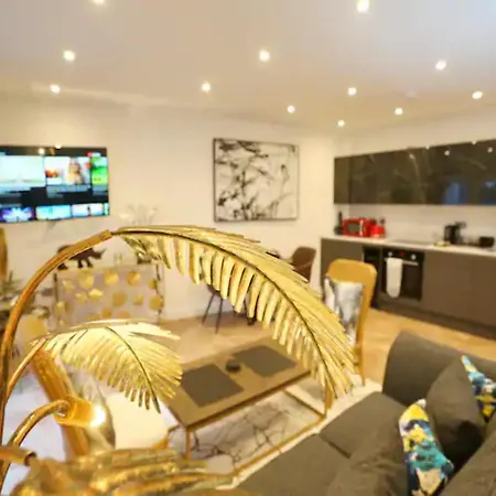 3 Bed Flat 8 Min Walk To Centre - Pass The Keys Manchester