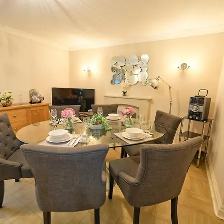 Bespoke Salford Quays - Garden, Wifi And Parking * 맨체스터