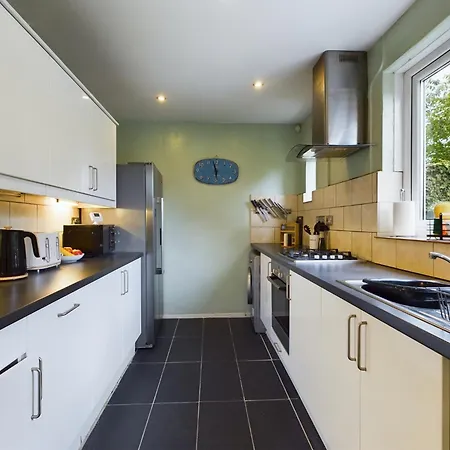 3 Bed In Apartament