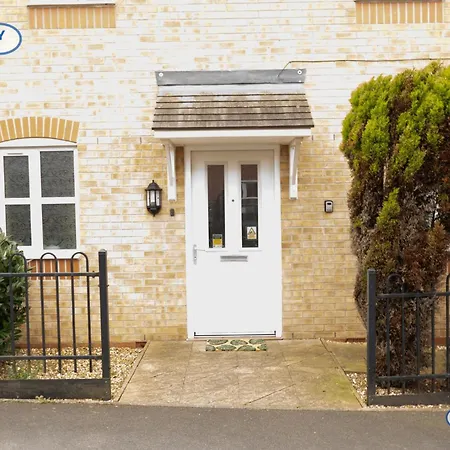 Lovely 3 Bed For Contractors, Families, Groups - Gated Parking *