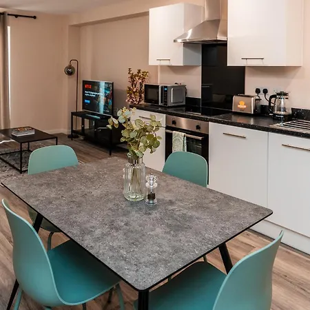 Entire 2 Bedroom And 2 Bathroom In -free Underground Parking Apartamento *