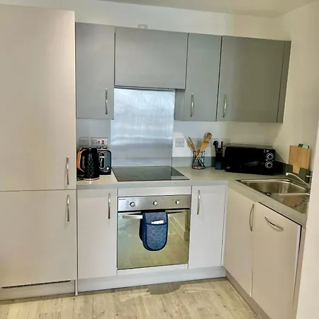 Stunning 1-bed In Salford Appartement